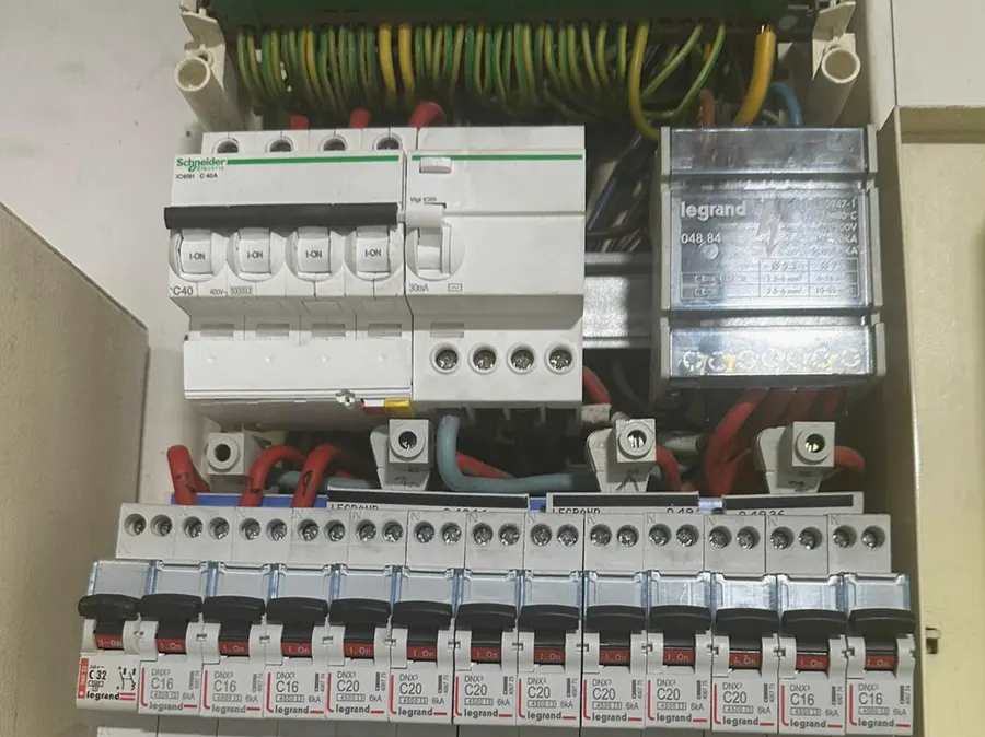 Dépannage électrique par un électricien à Paris